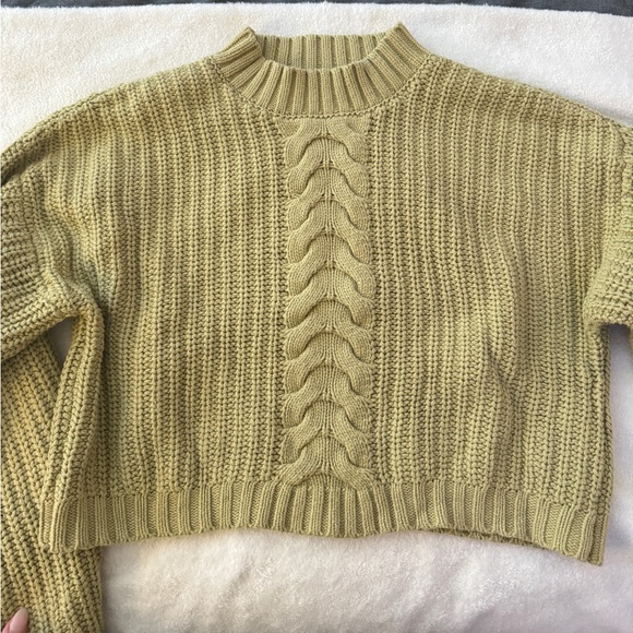 Green Sweater - Picture 7 of 8